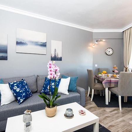 Beachfront Apartment Puerto Marina เบนัลมาเดนา ภายนอก รูปภาพ